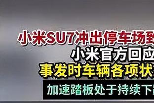 阿诺德与富勒姆比赛热区图：覆盖面积大，频繁内收到中场